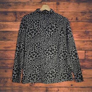 5 for $25🔥Emily Daniels Cheetah Print Turtleneck Blouse Small